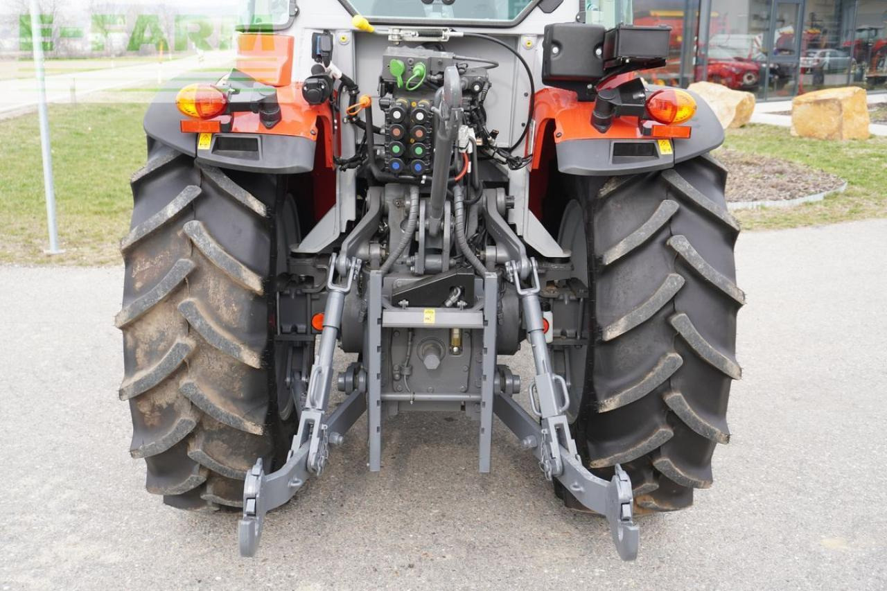 Massey Ferguson 3wf.115 efficient - Traktors: foto 5 Massey Ferguson 3wf.115 efficient - Traktors: foto 5