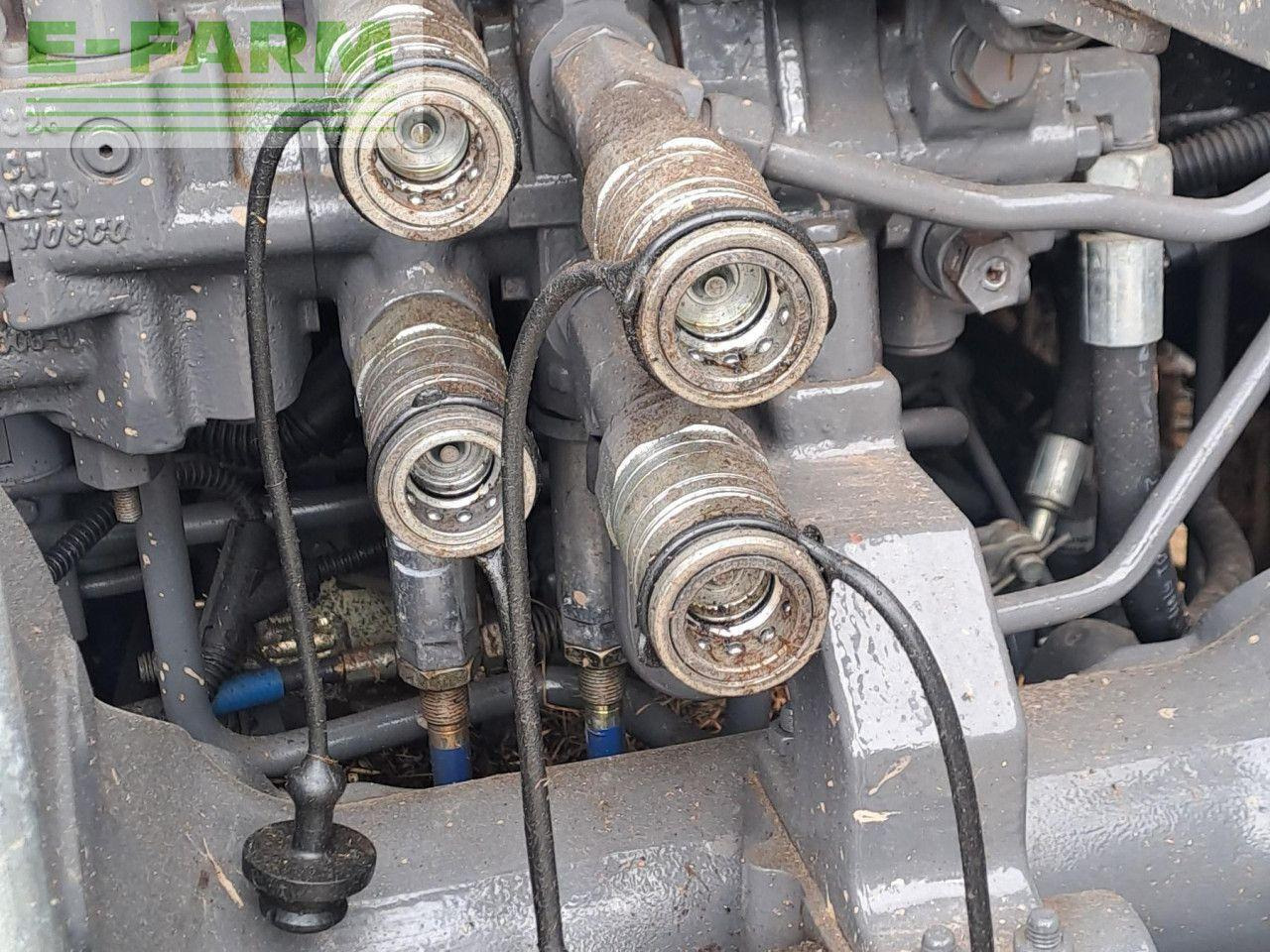 Massey Ferguson 5711 DYNA 4 - Traktors: foto 3 Massey Ferguson 5711 DYNA 4 - Traktors: foto 3