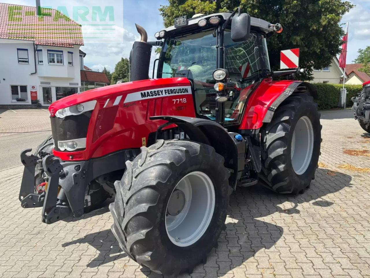 Massey Ferguson 7718 - Traktors: foto 1 Massey Ferguson 7718 - Traktors: foto 1