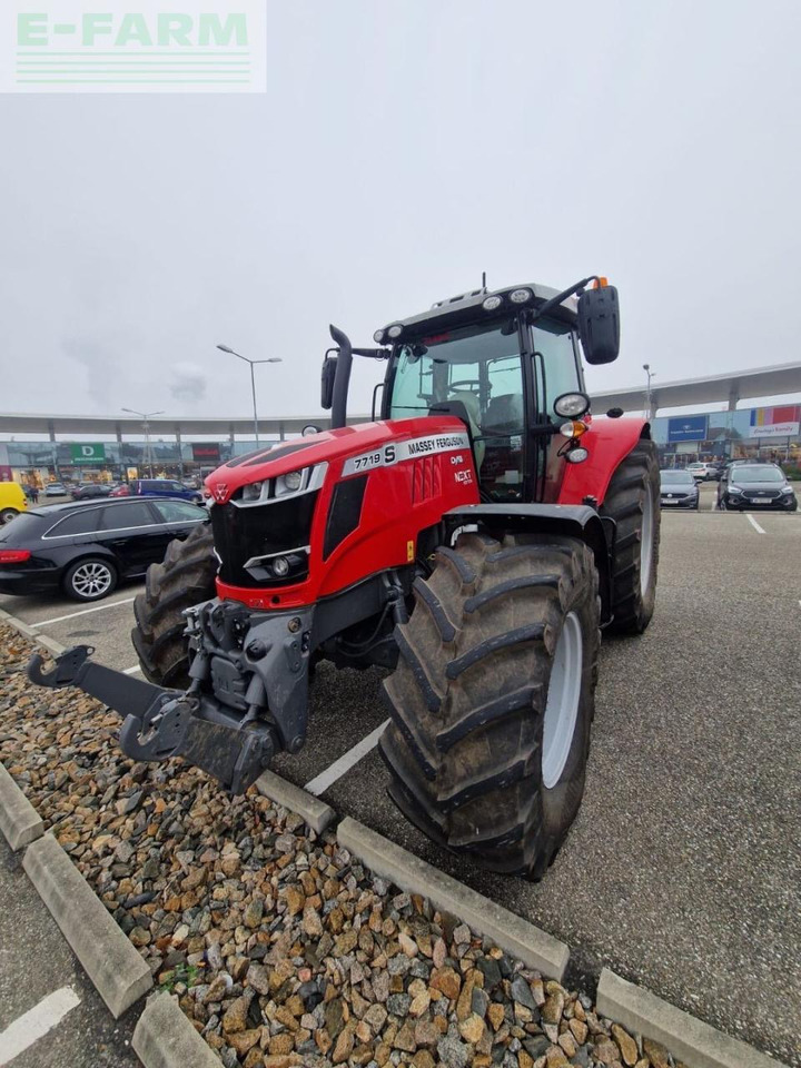Massey Ferguson 7719 S Dyna Next Edition - Traktors: foto 1 Massey Ferguson 7719 S Dyna Next Edition - Traktors: foto 1