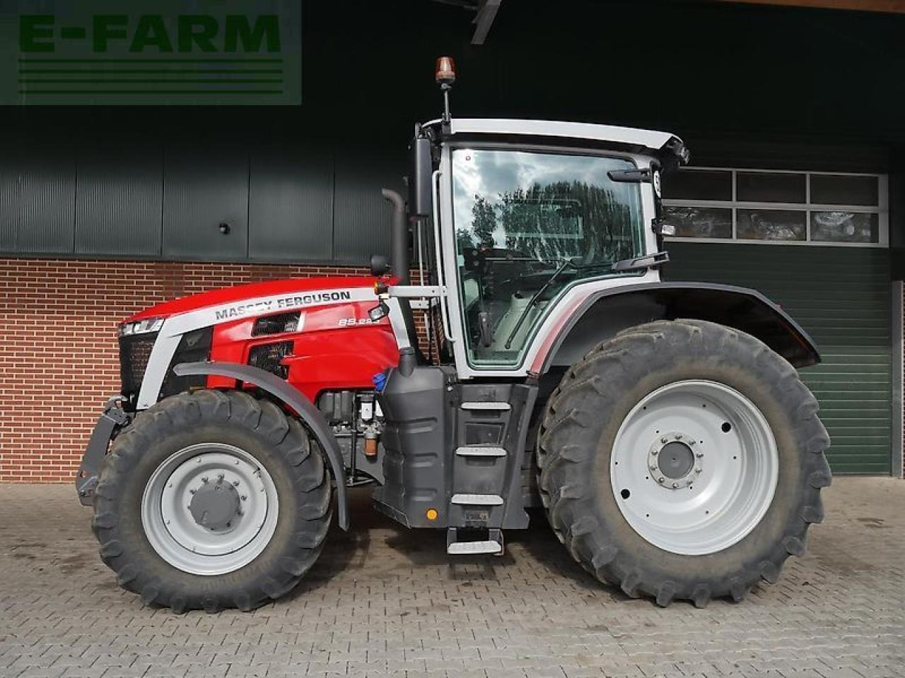 Massey Ferguson 8s.225 dyna-7 - Traktors: foto 5 Massey Ferguson 8s.225 dyna-7 - Traktors: foto 5