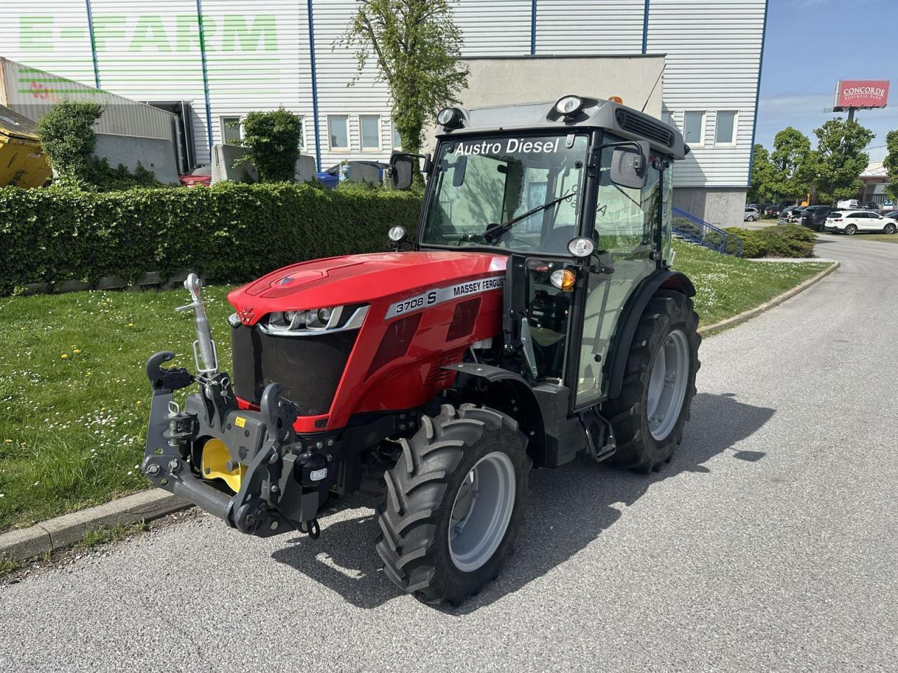 Massey Ferguson mf 3708 - Traktors: foto 1 Massey Ferguson mf 3708 - Traktors: foto 1