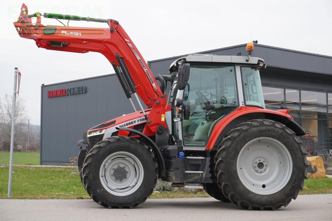 Massey Ferguson mf 5s.105 dyna-6 efficient Efficient - Traktors: foto 1 Massey Ferguson mf 5s.105 dyna-6 efficient Efficient - Traktors: foto 1