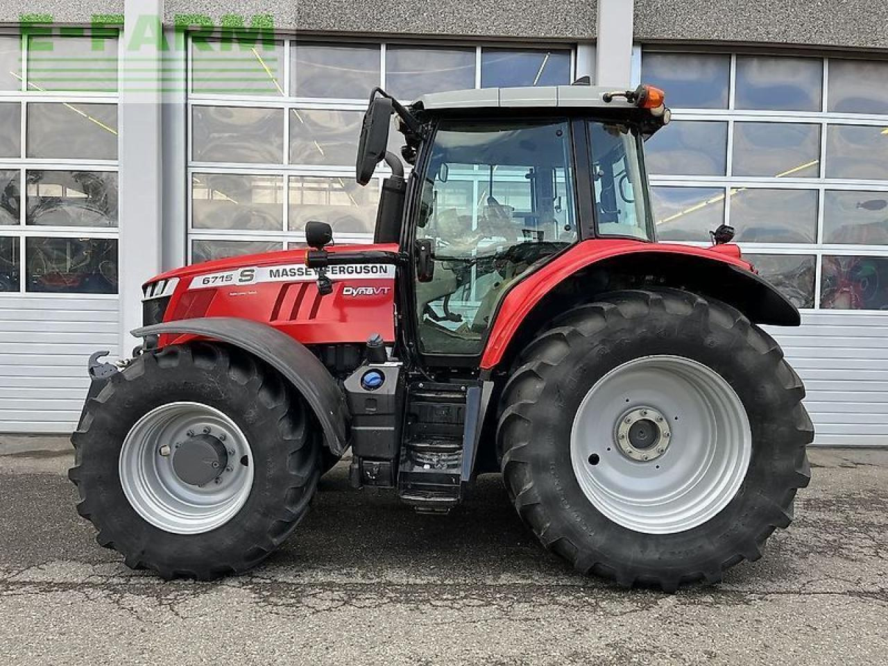 Massey Ferguson mf 6715 s dyna-vt exclusive Exclusive - Traktors: foto 3 Massey Ferguson mf 6715 s dyna-vt exclusive Exclusive - Traktors: foto 3