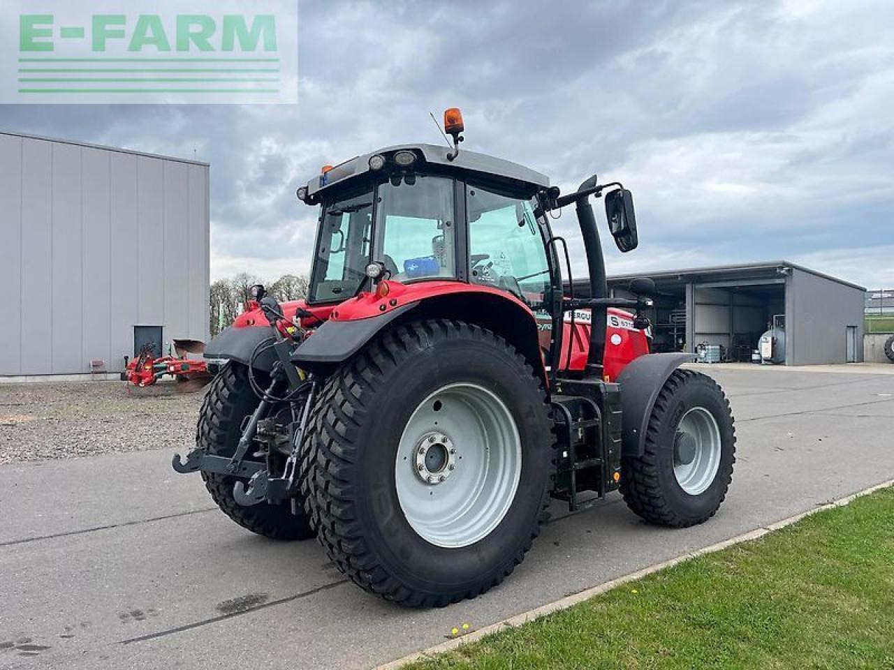 Massey Ferguson mf 6716 s dyna-vt efficient Efficient - Traktors: foto 3 Massey Ferguson mf 6716 s dyna-vt efficient Efficient - Traktors: foto 3