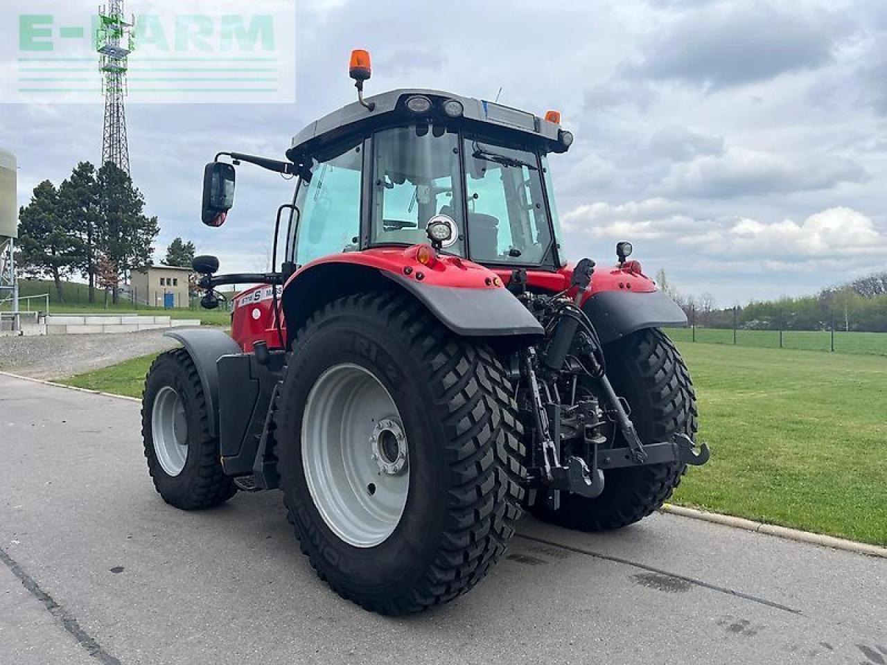 Massey Ferguson mf 6716 s dyna-vt efficient Efficient - Traktors: foto 4 Massey Ferguson mf 6716 s dyna-vt efficient Efficient - Traktors: foto 4