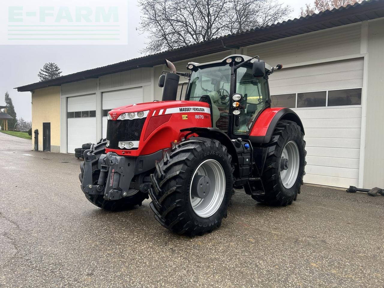 Massey Ferguson mf 8670 dyna-vt - Traktors: foto 1 Massey Ferguson mf 8670 dyna-vt - Traktors: foto 1
