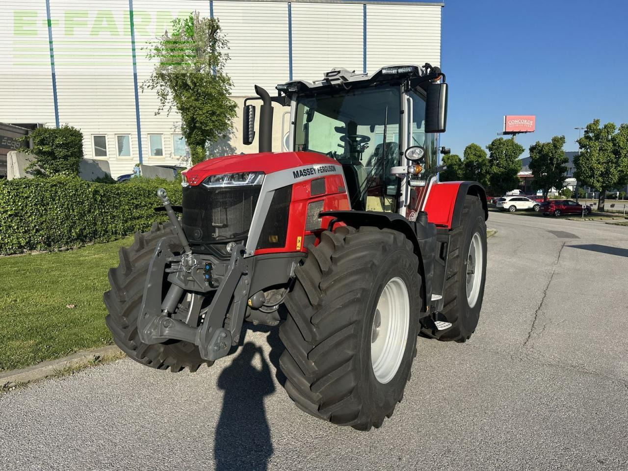Massey Ferguson mf 8s.225 - Traktors: foto 1 Massey Ferguson mf 8s.225 - Traktors: foto 1