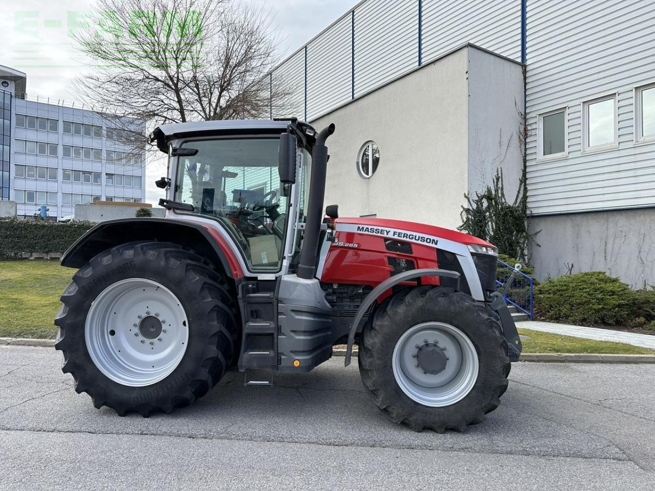 Massey Ferguson mf 8s.265 dyna e-power - Traktors: foto 3 Massey Ferguson mf 8s.265 dyna e-power - Traktors: foto 3