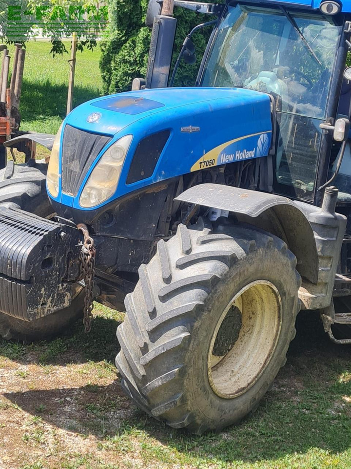 Traktors New Holland T7050: foto 6