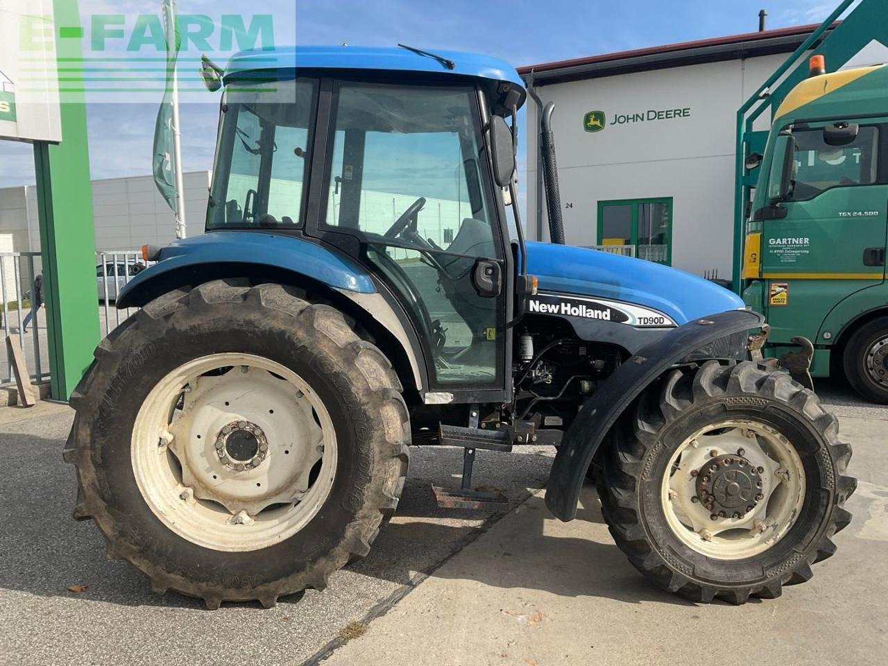 New Holland TD90D D - Traktors: foto 5 New Holland TD90D D - Traktors: foto 5