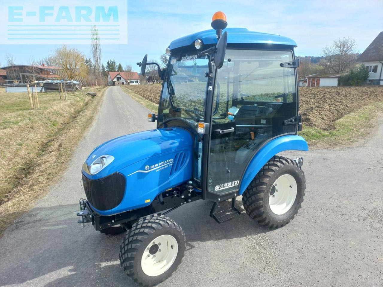 New Holland boomer 25 - Traktors: foto 1 New Holland boomer 25 - Traktors: foto 1