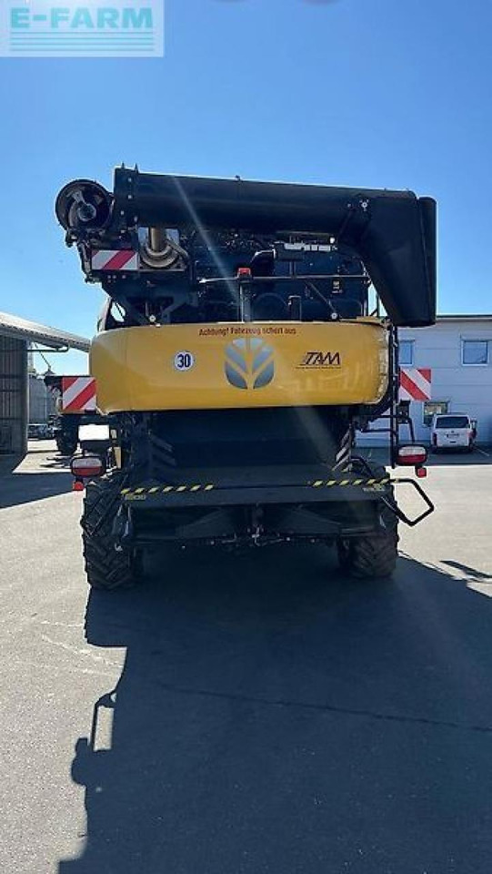 New Holland cr 8.90 10,7msw + sww mähdrescher intellisense macdon - Labības kombains: foto 3 New Holland cr 8.90 10,7msw + sww mähdrescher intellisense macdon - Labības kombains: foto 3