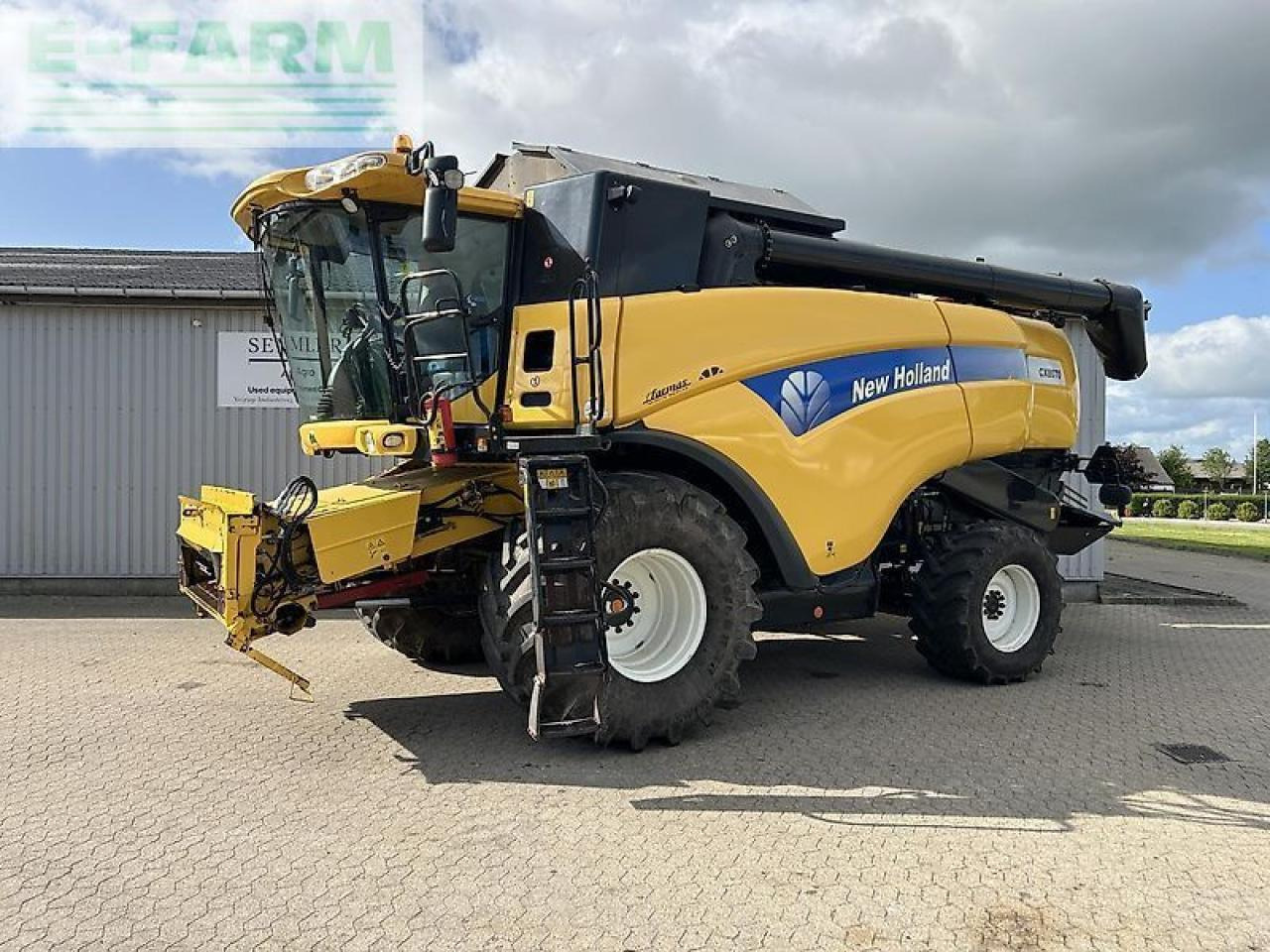New Holland cx 8070 - Labības kombains: foto 1 New Holland cx 8070 - Labības kombains: foto 1