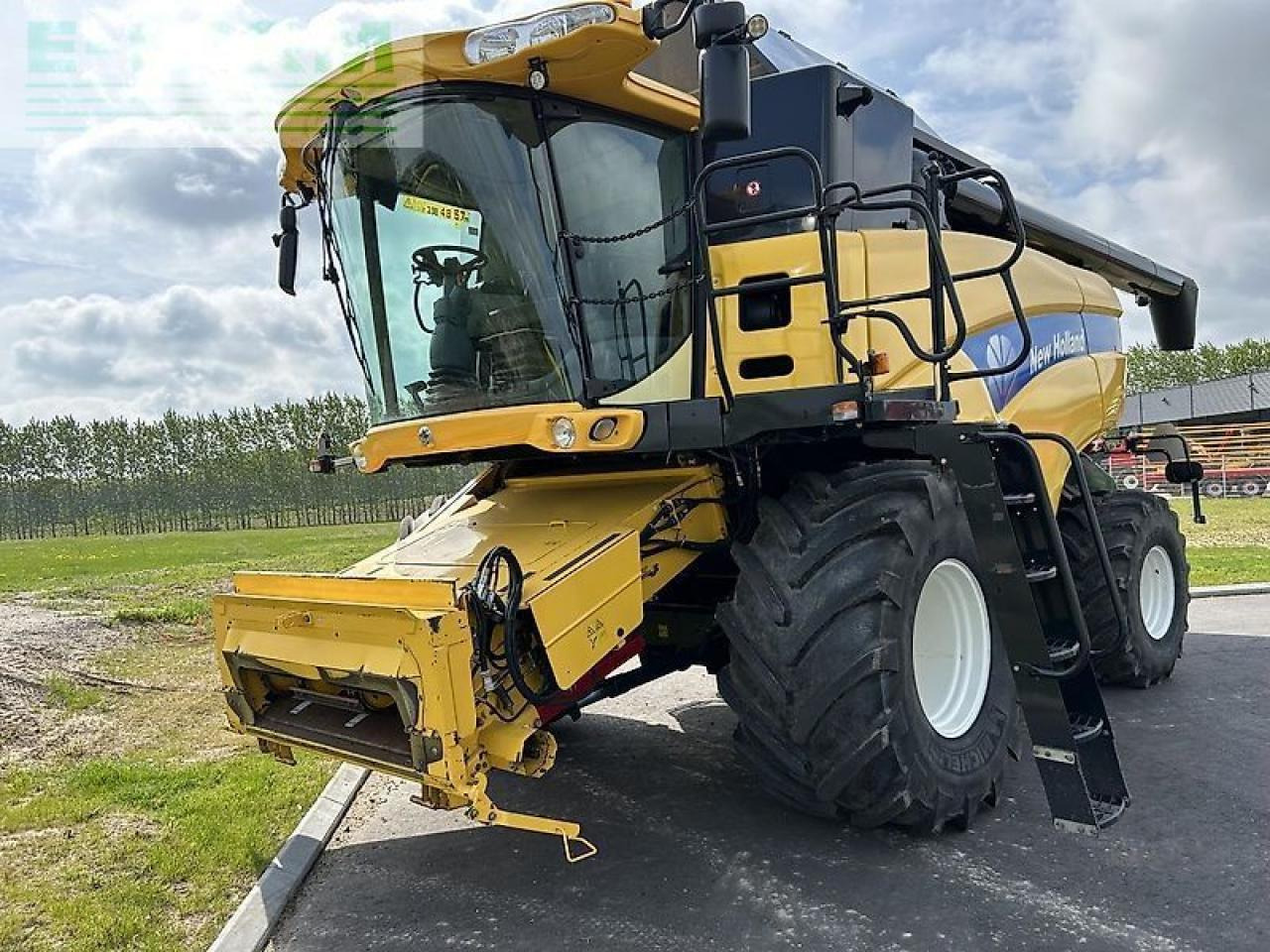 New Holland cx 8090 - Labības kombains: foto 2 New Holland cx 8090 - Labības kombains: foto 2