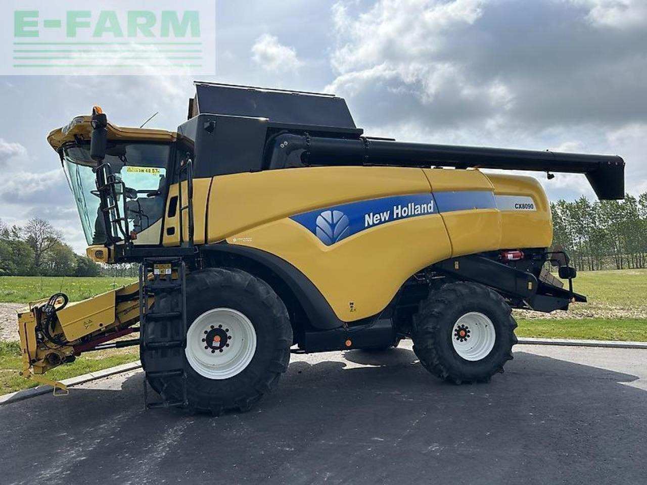 New Holland cx 8090 - Labības kombains: foto 1 New Holland cx 8090 - Labības kombains: foto 1