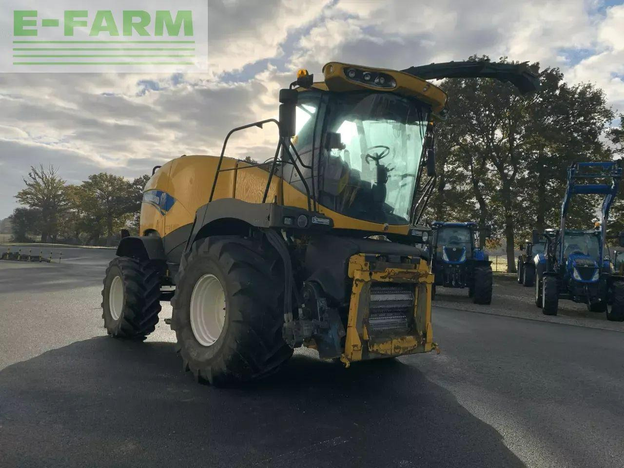 New Holland fr 600 - Lopbarības kombains: foto 2 New Holland fr 600 - Lopbarības kombains: foto 2