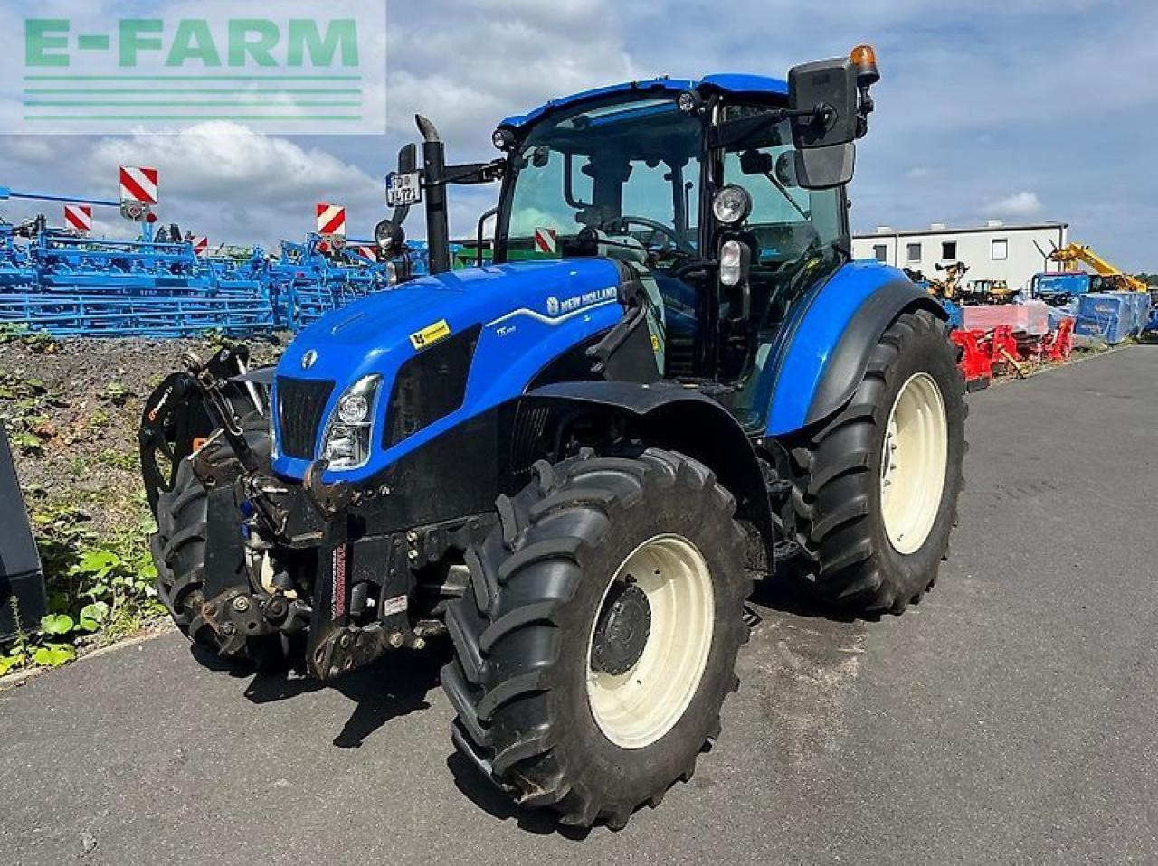 New Holland t 5.100 dc - Traktors: foto 1 New Holland t 5.100 dc - Traktors: foto 1