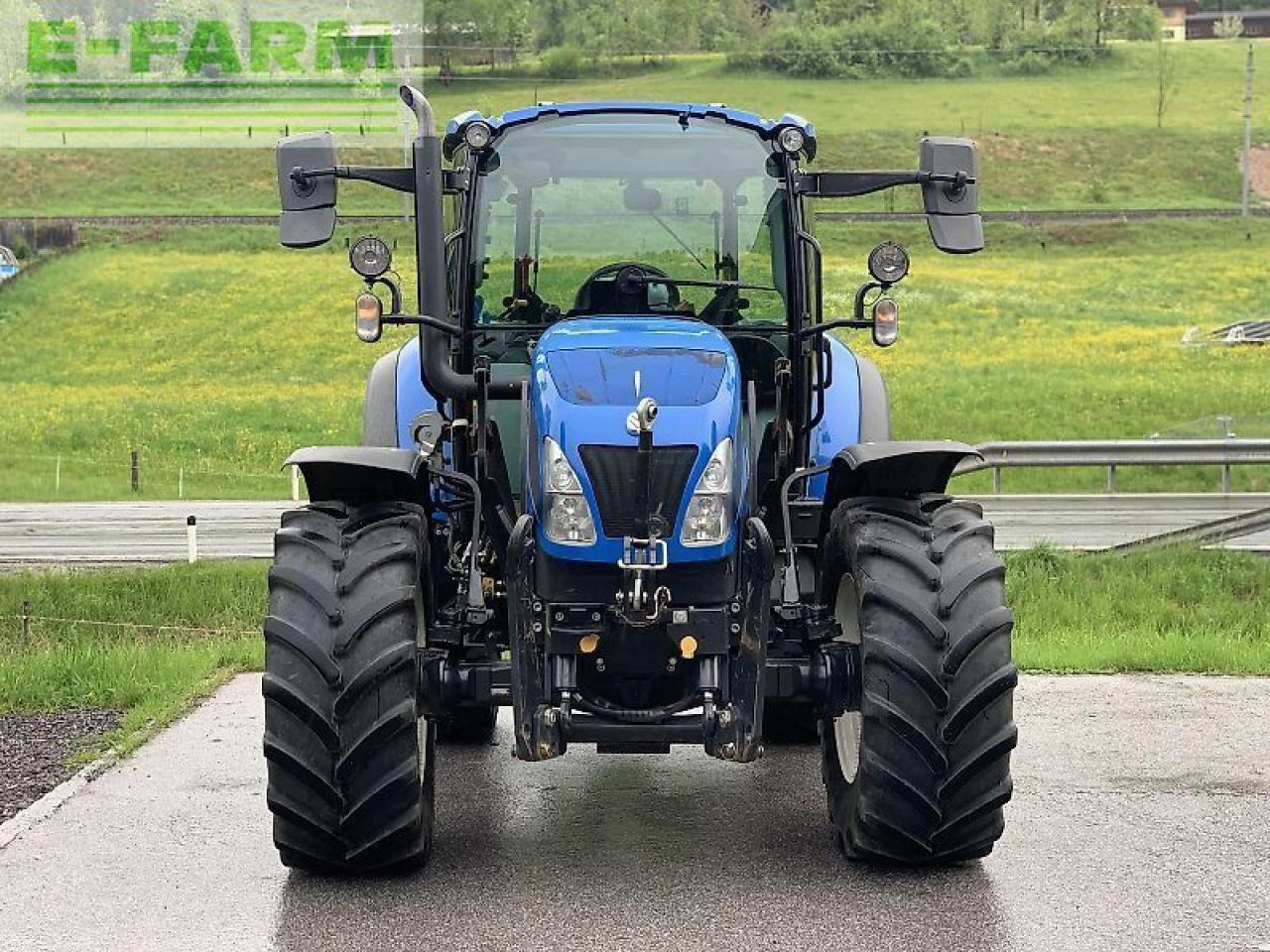 New Holland t 5.105 - Traktors: foto 3 New Holland t 5.105 - Traktors: foto 3