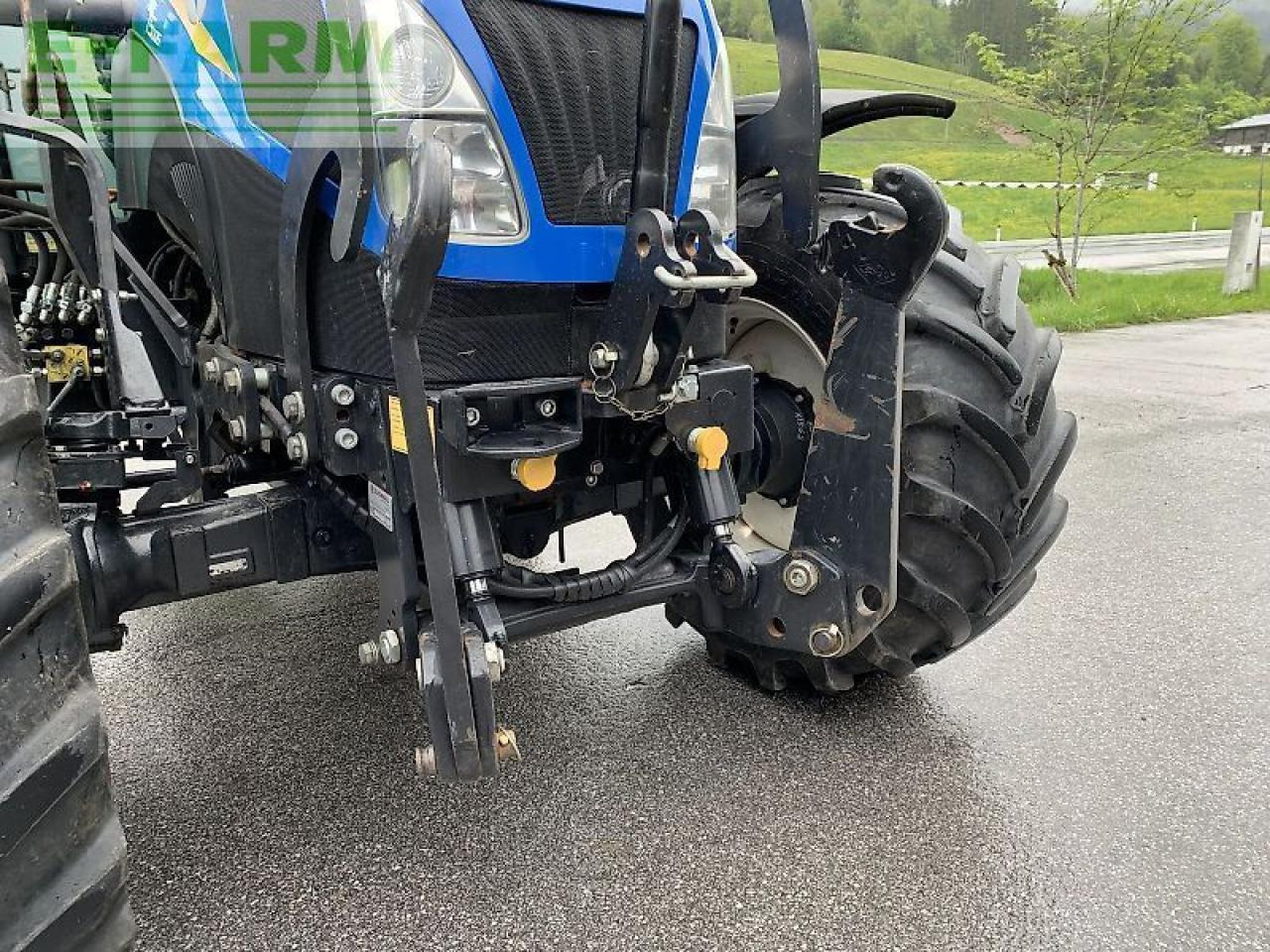 New Holland t 5.105 - Traktors: foto 5 New Holland t 5.105 - Traktors: foto 5