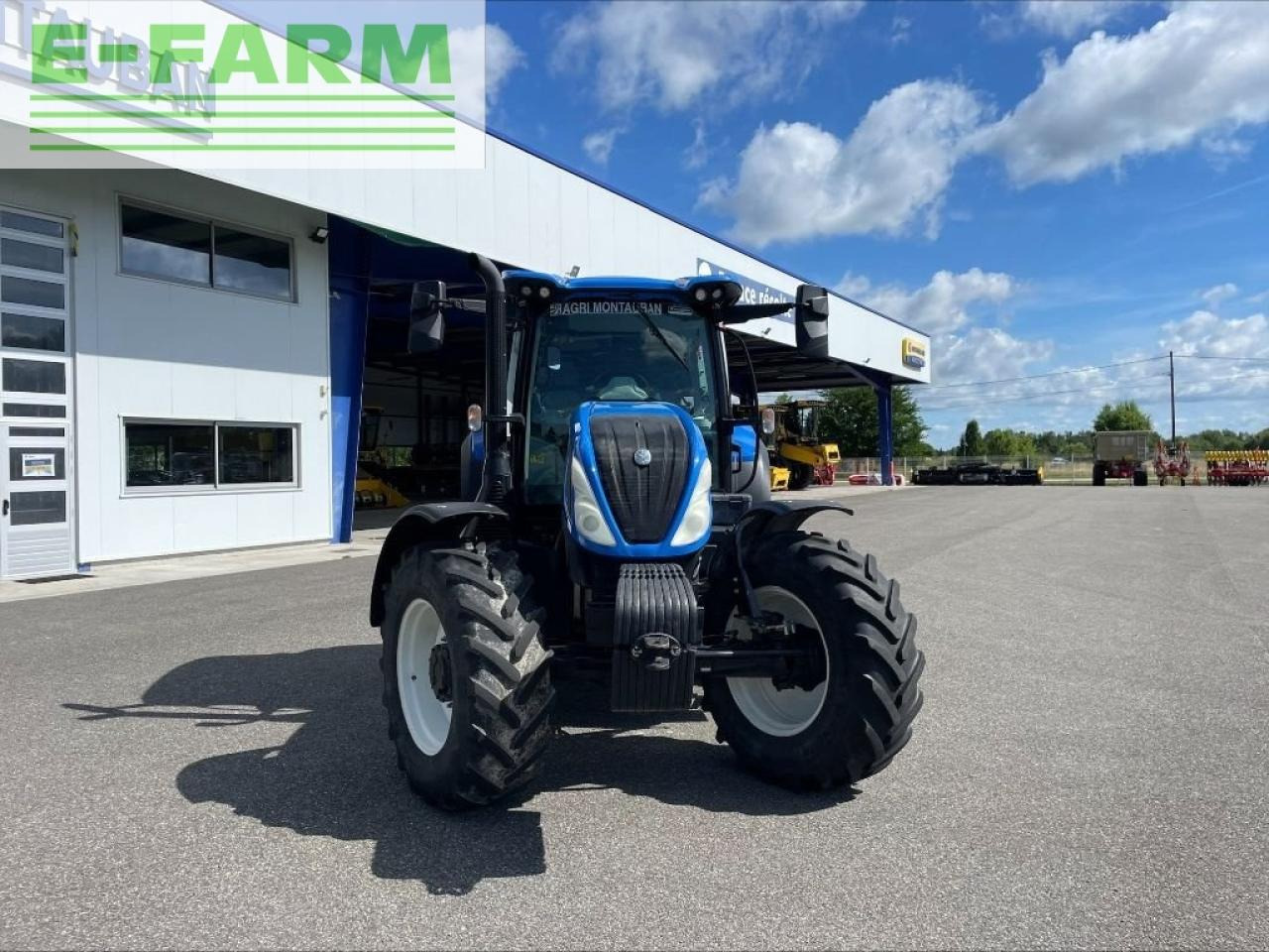 New Holland t 6.155 - Traktors: foto 2 New Holland t 6.155 - Traktors: foto 2