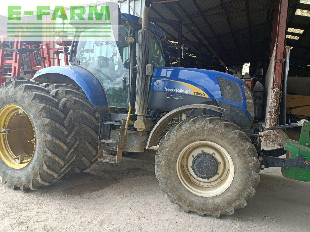 New Holland t 6090 active - Traktors: foto 1 New Holland t 6090 active - Traktors: foto 1