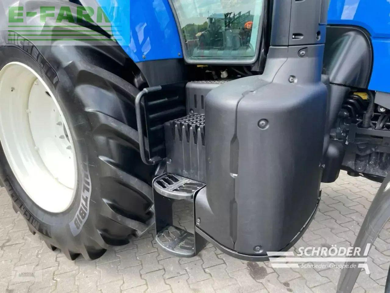 New Holland t 7.210 - Traktors: foto 4 New Holland t 7.210 - Traktors: foto 4