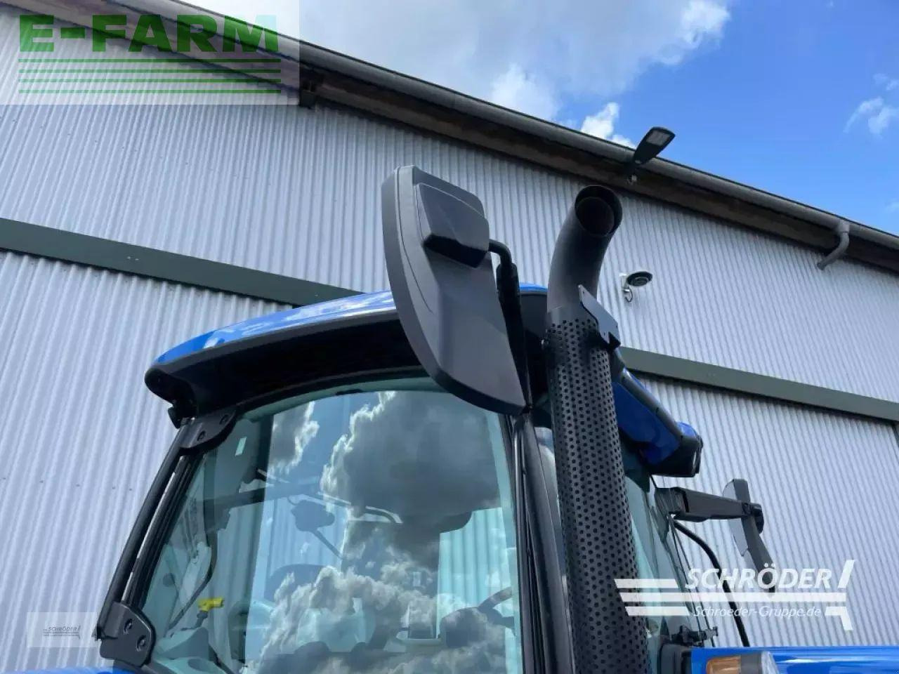 New Holland t 7.210 - Traktors: foto 3 New Holland t 7.210 - Traktors: foto 3