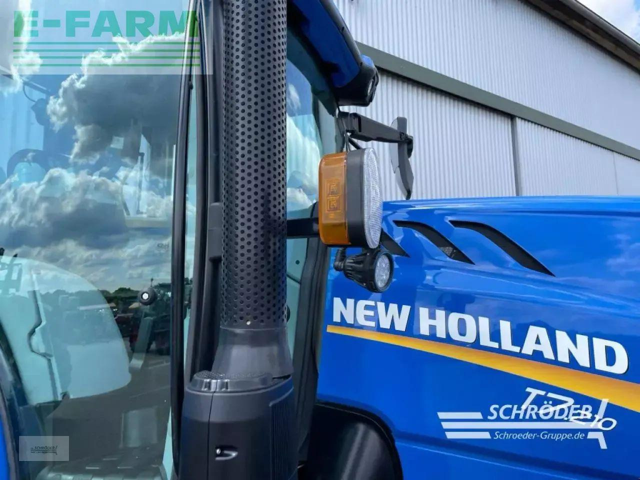 New Holland t 7.210 - Traktors: foto 5 New Holland t 7.210 - Traktors: foto 5