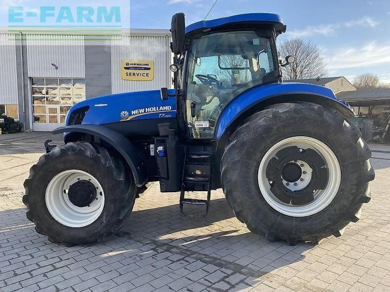 New Holland t 7.220 ac - Traktors: foto 1 New Holland t 7.220 ac - Traktors: foto 1