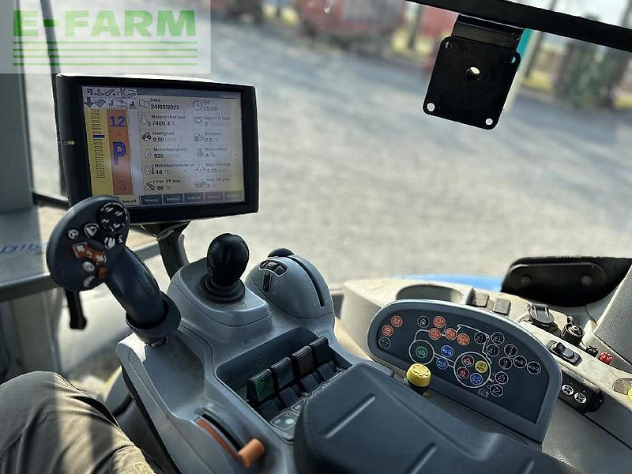 New Holland t 7.230 - Traktors: foto 5 New Holland t 7.230 - Traktors: foto 5