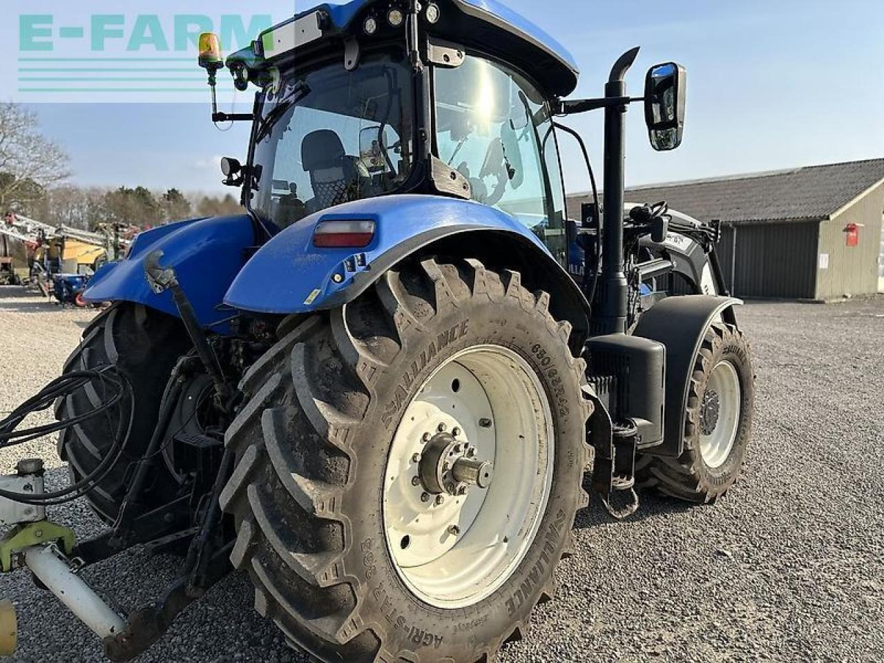 New Holland t 7.230 - Traktors: foto 3 New Holland t 7.230 - Traktors: foto 3