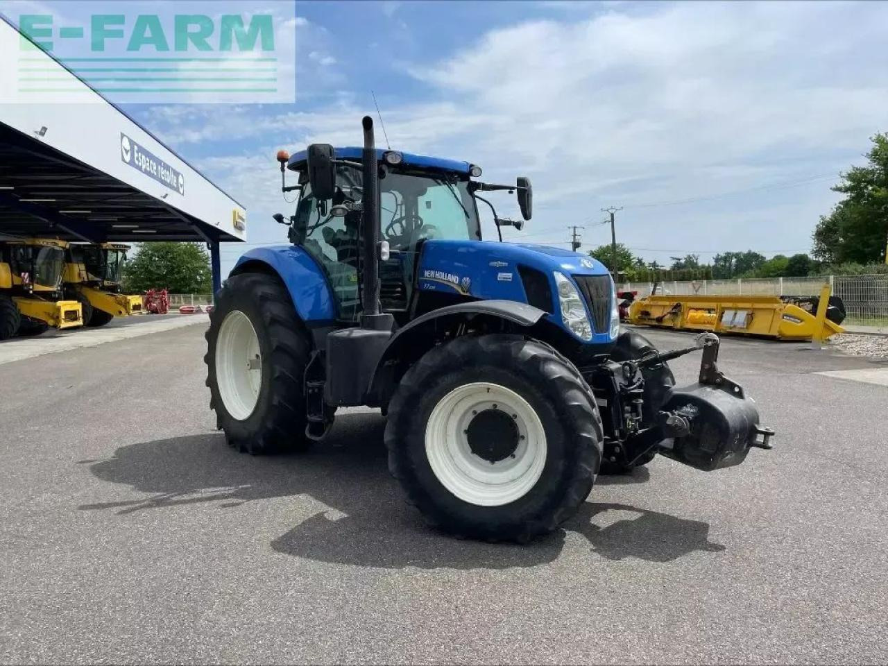 New Holland t 7.235 - Traktors: foto 3 New Holland t 7.235 - Traktors: foto 3