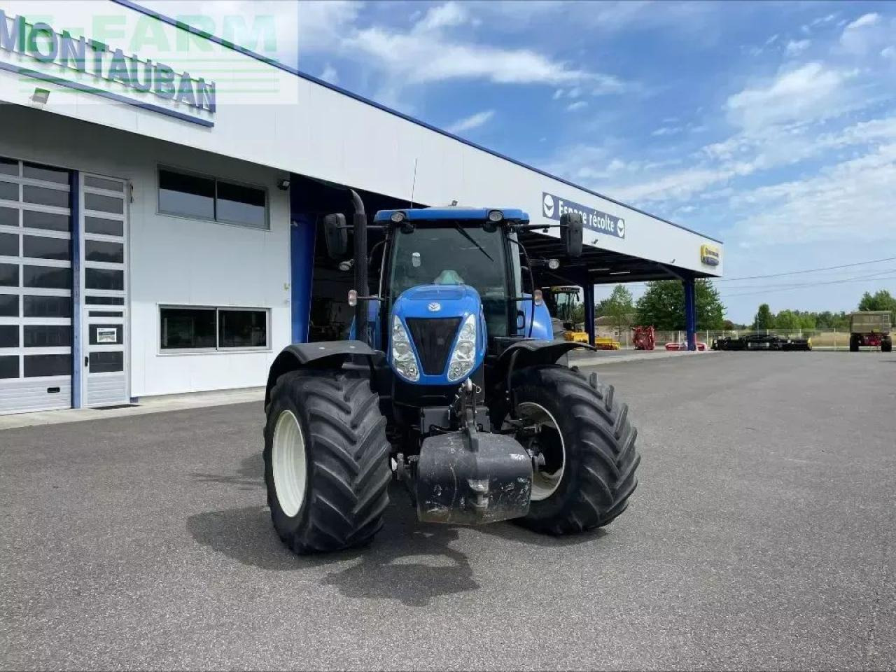New Holland t 7.235 - Traktors: foto 2 New Holland t 7.235 - Traktors: foto 2
