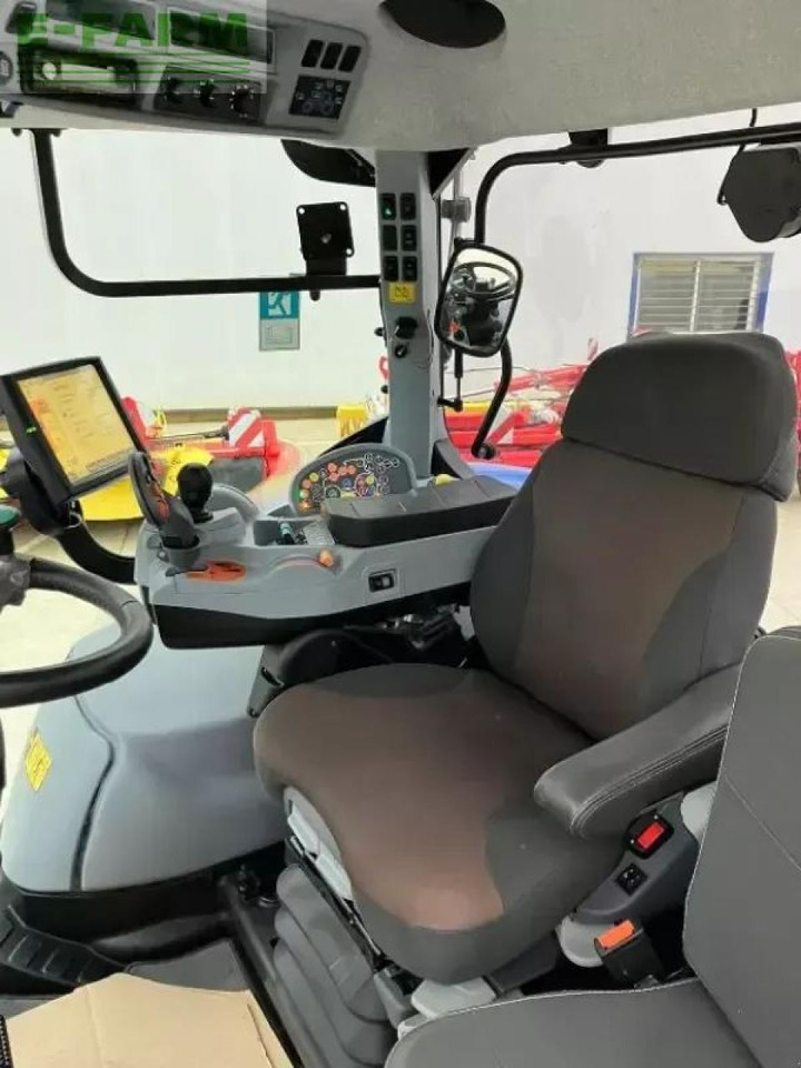 New Holland t 7.260 autocommand gps - Traktors: foto 5 New Holland t 7.260 autocommand gps - Traktors: foto 5