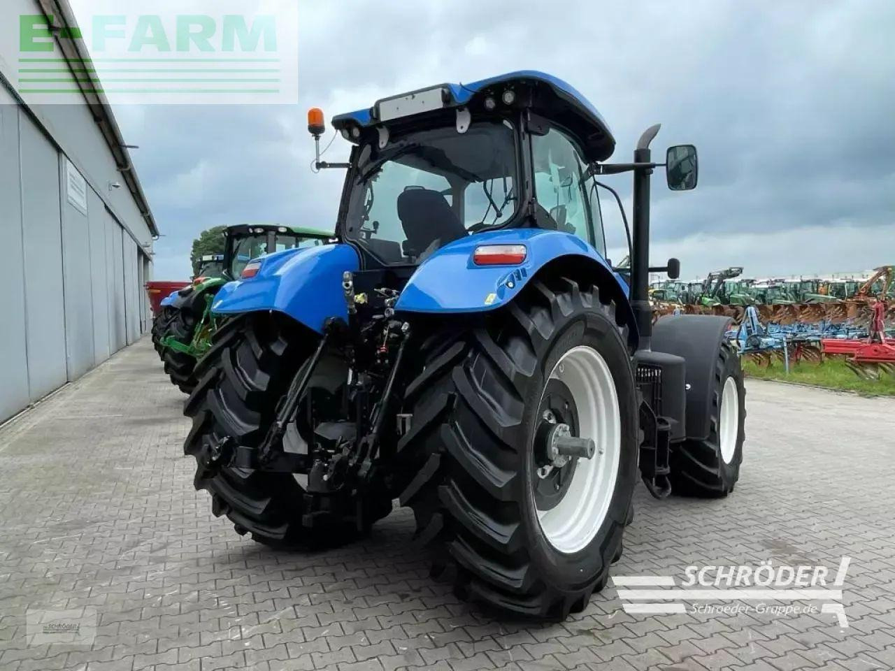 New Holland t 7.270 autocommand - Traktors: foto 3 New Holland t 7.270 autocommand - Traktors: foto 3