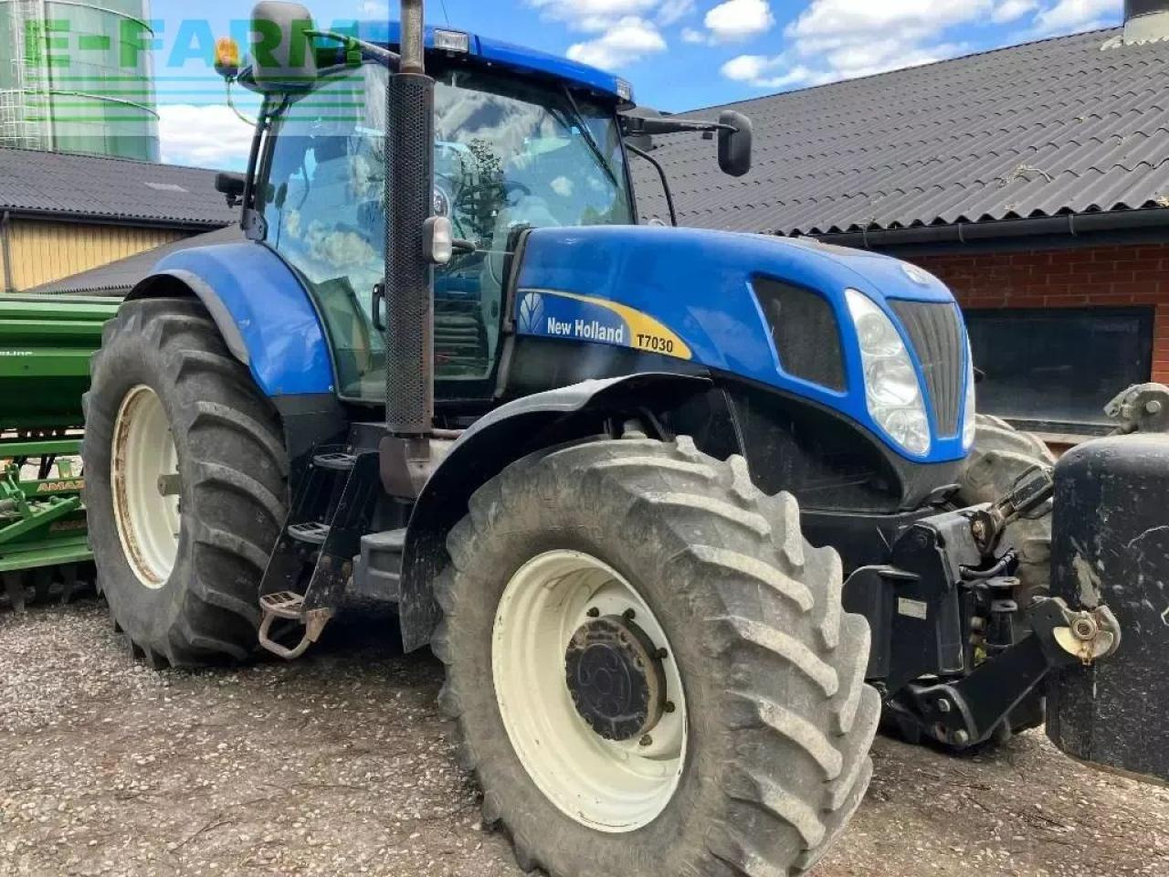 New Holland t 7030 pc PC - Traktors: foto 2 New Holland t 7030 pc PC - Traktors: foto 2
