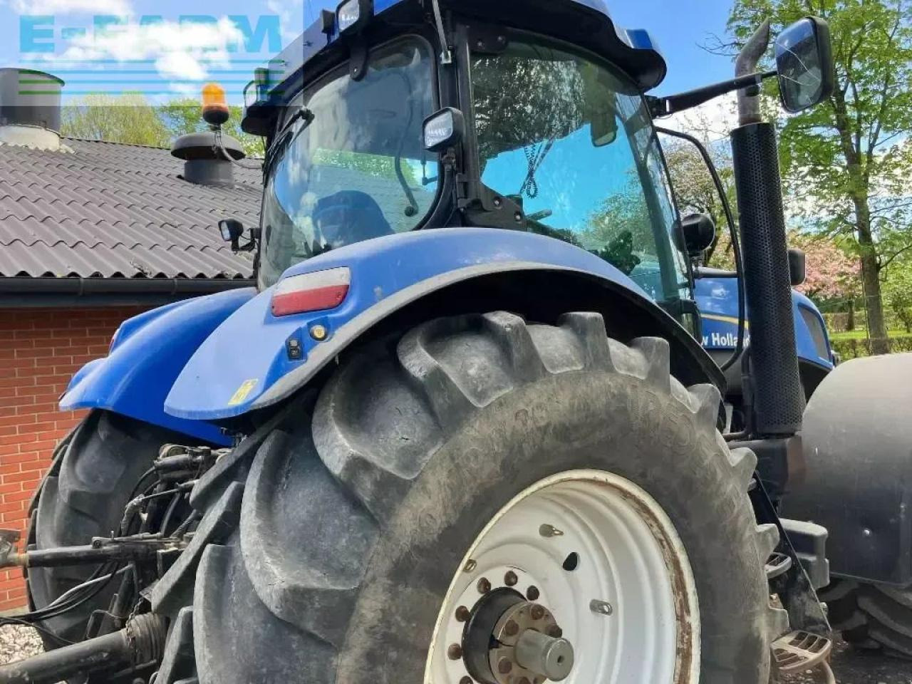 New Holland t 7030 pc PC - Traktors: foto 3 New Holland t 7030 pc PC - Traktors: foto 3