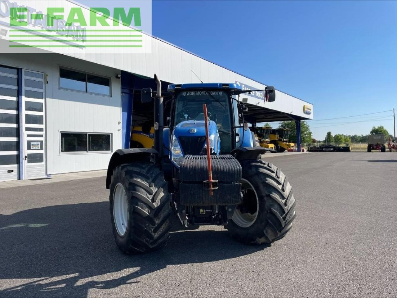 New Holland t 7050 - Traktors: foto 2 New Holland t 7050 - Traktors: foto 2