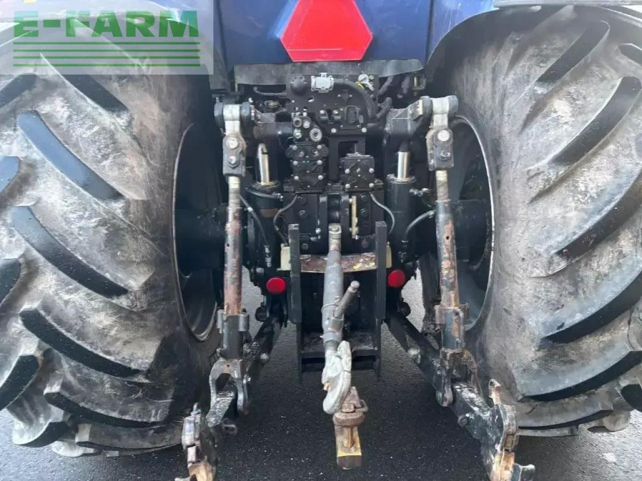 New Holland t 8.410 - Traktors: foto 4 New Holland t 8.410 - Traktors: foto 4