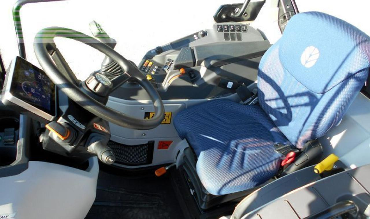 Traktors New Holland t4.100 f (stage v) F: foto 7