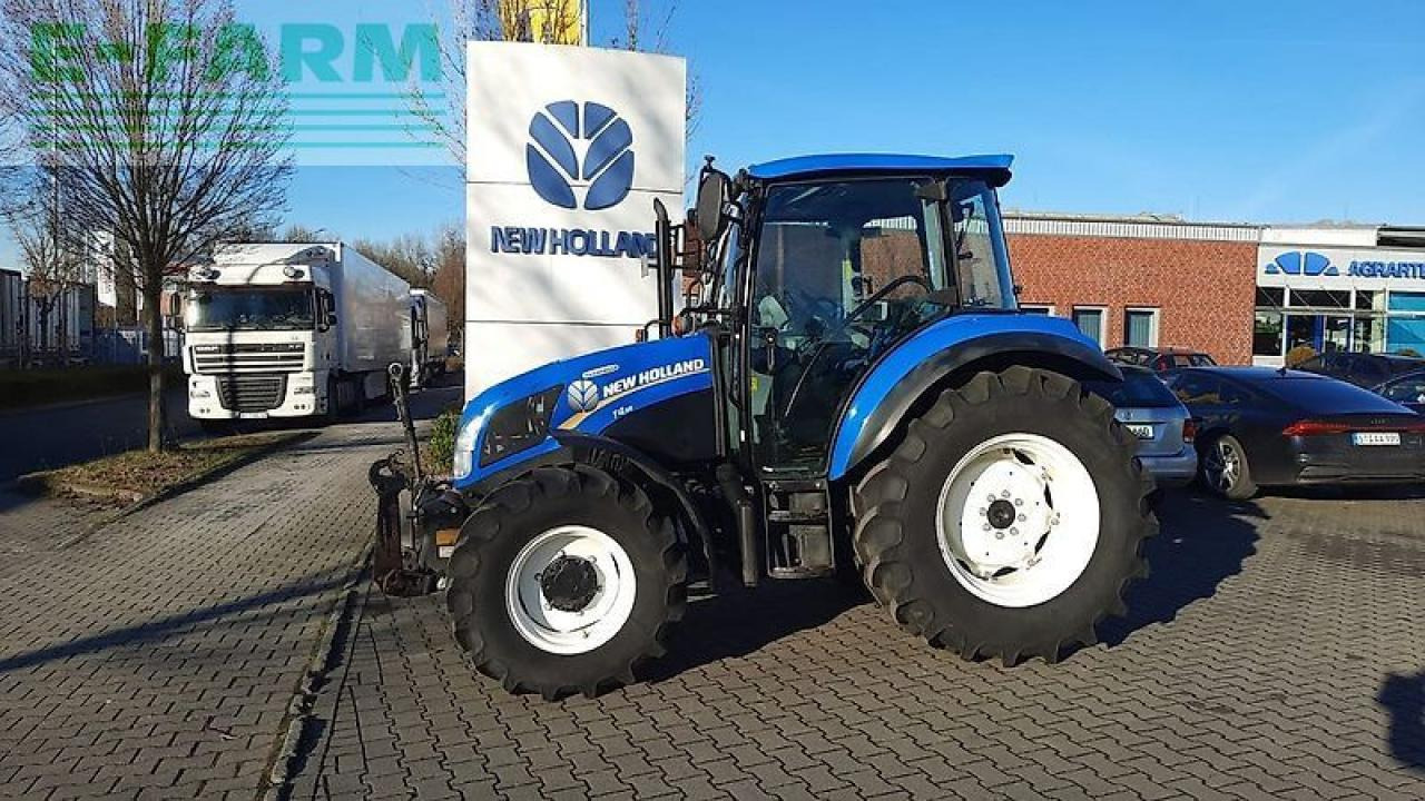New Holland t4.55 powerstar Powerstar - Traktors: foto 1 New Holland t4.55 powerstar Powerstar - Traktors: foto 1