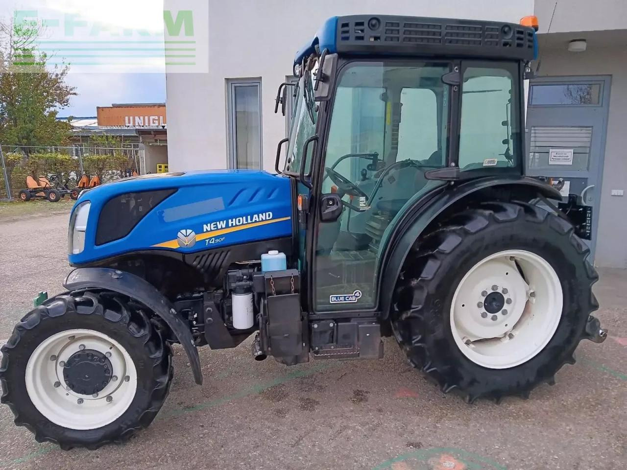 New Holland t4.90 f F - Traktors: foto 4 New Holland t4.90 f F - Traktors: foto 4