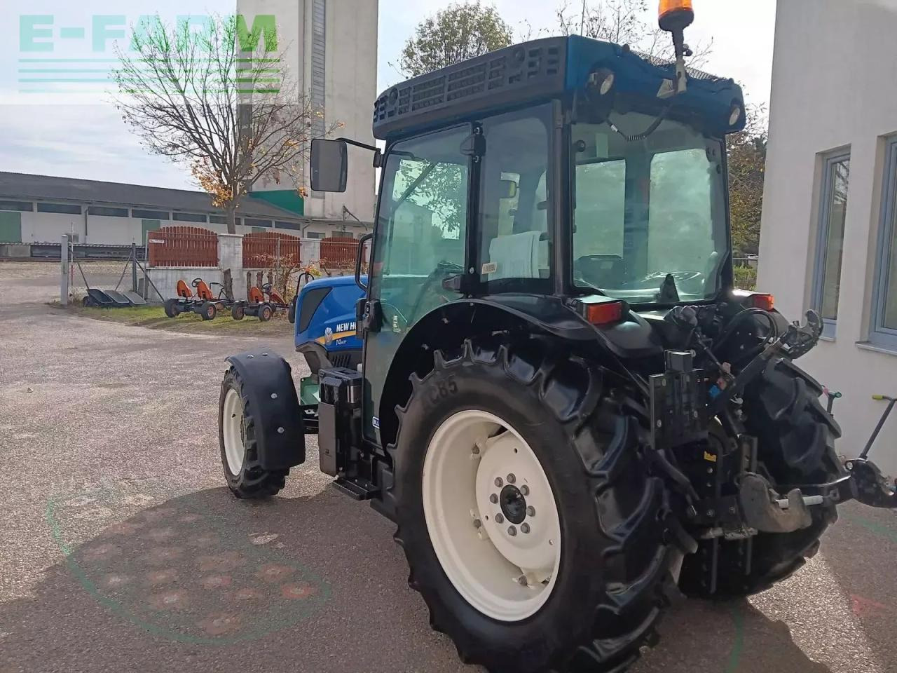 New Holland t4.90 f F - Traktors: foto 4 New Holland t4.90 f F - Traktors: foto 4