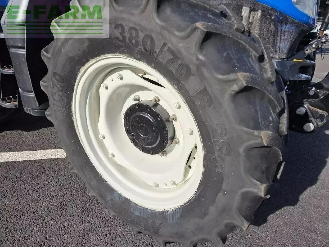 New Holland t5-100 - Traktors: foto 4 New Holland t5-100 - Traktors: foto 4