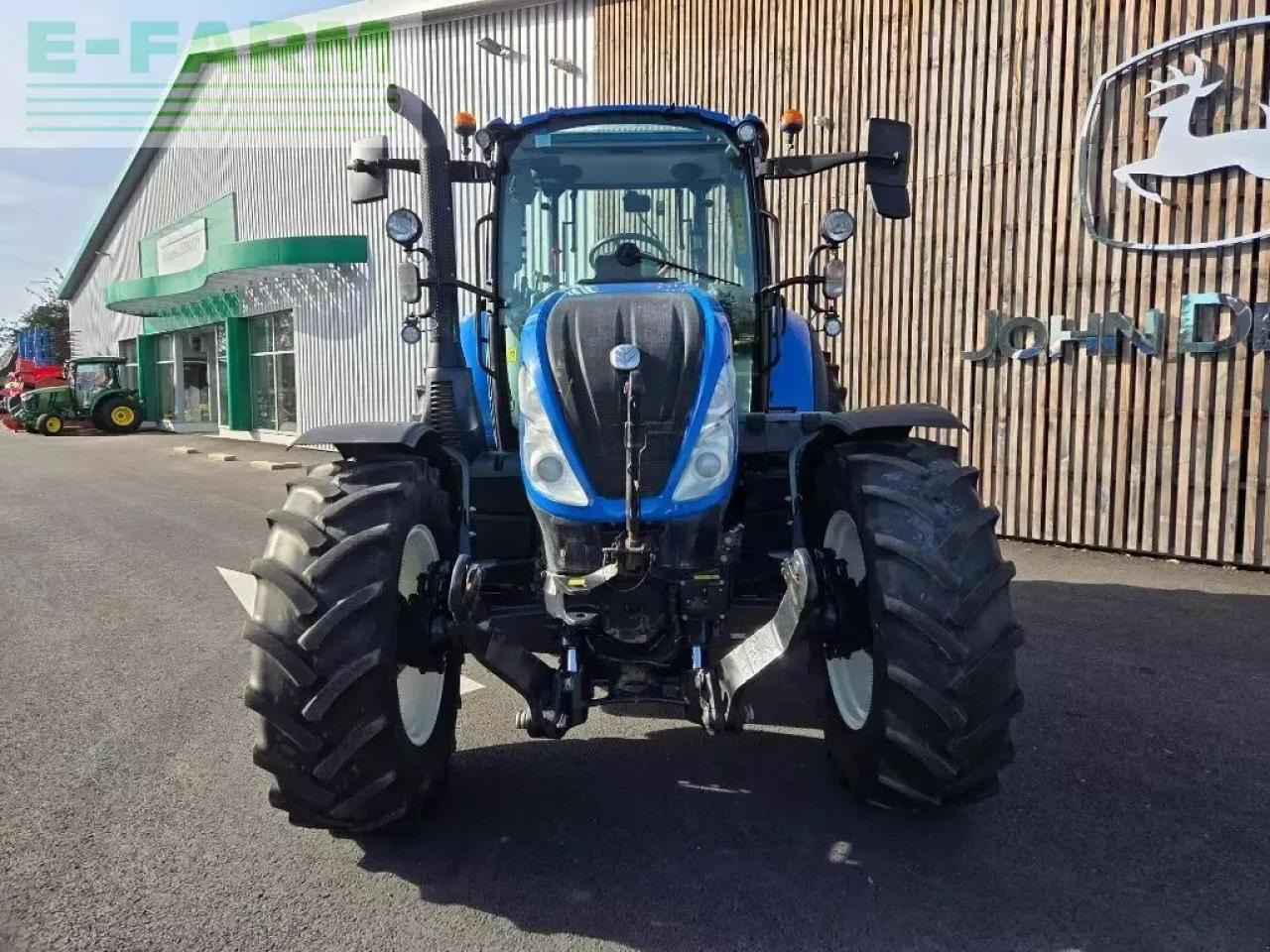 New Holland t5-100 - Traktors: foto 3 New Holland t5-100 - Traktors: foto 3