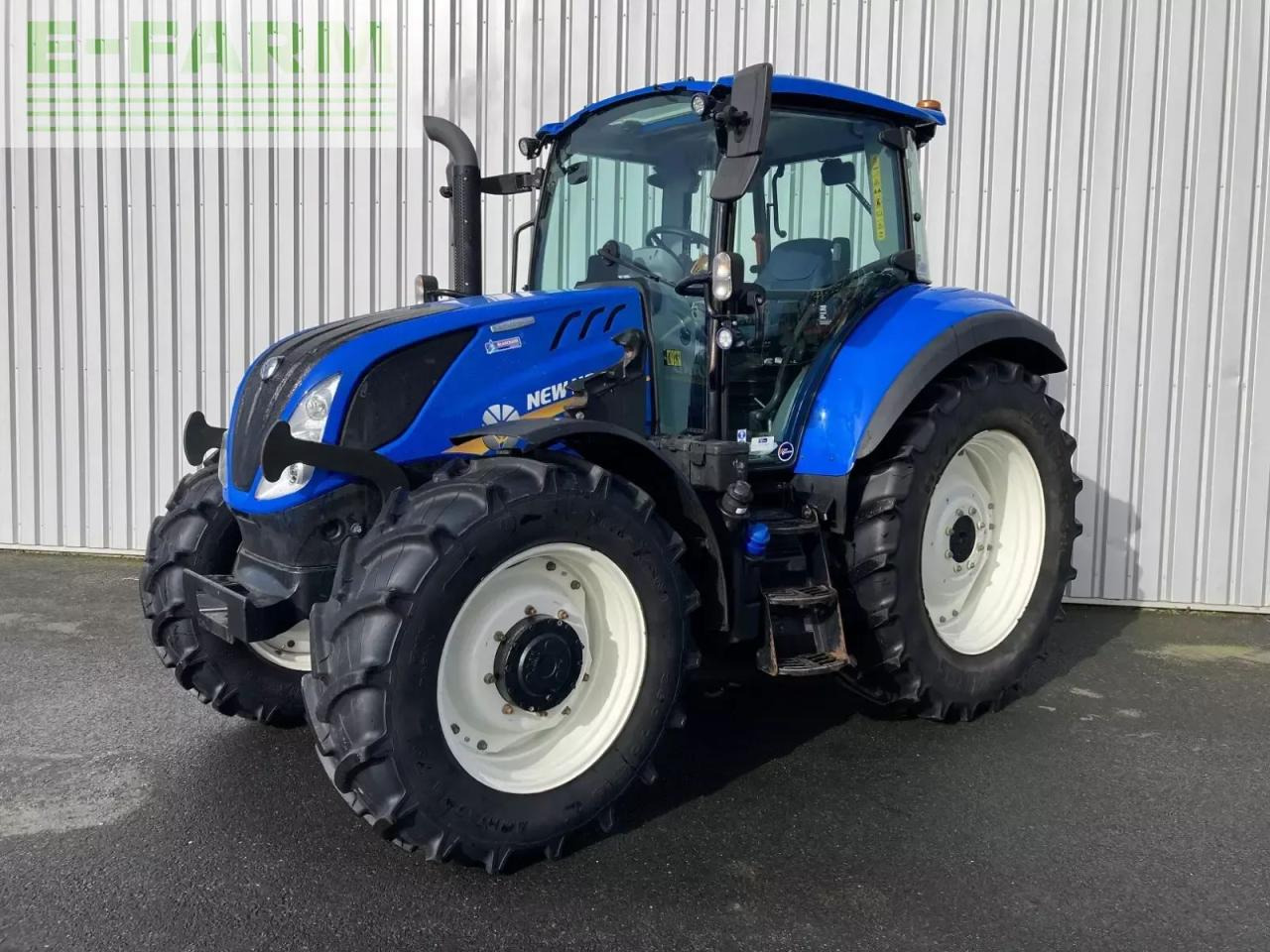 New Holland t5.100 evolution - Traktors: foto 1 New Holland t5.100 evolution - Traktors: foto 1