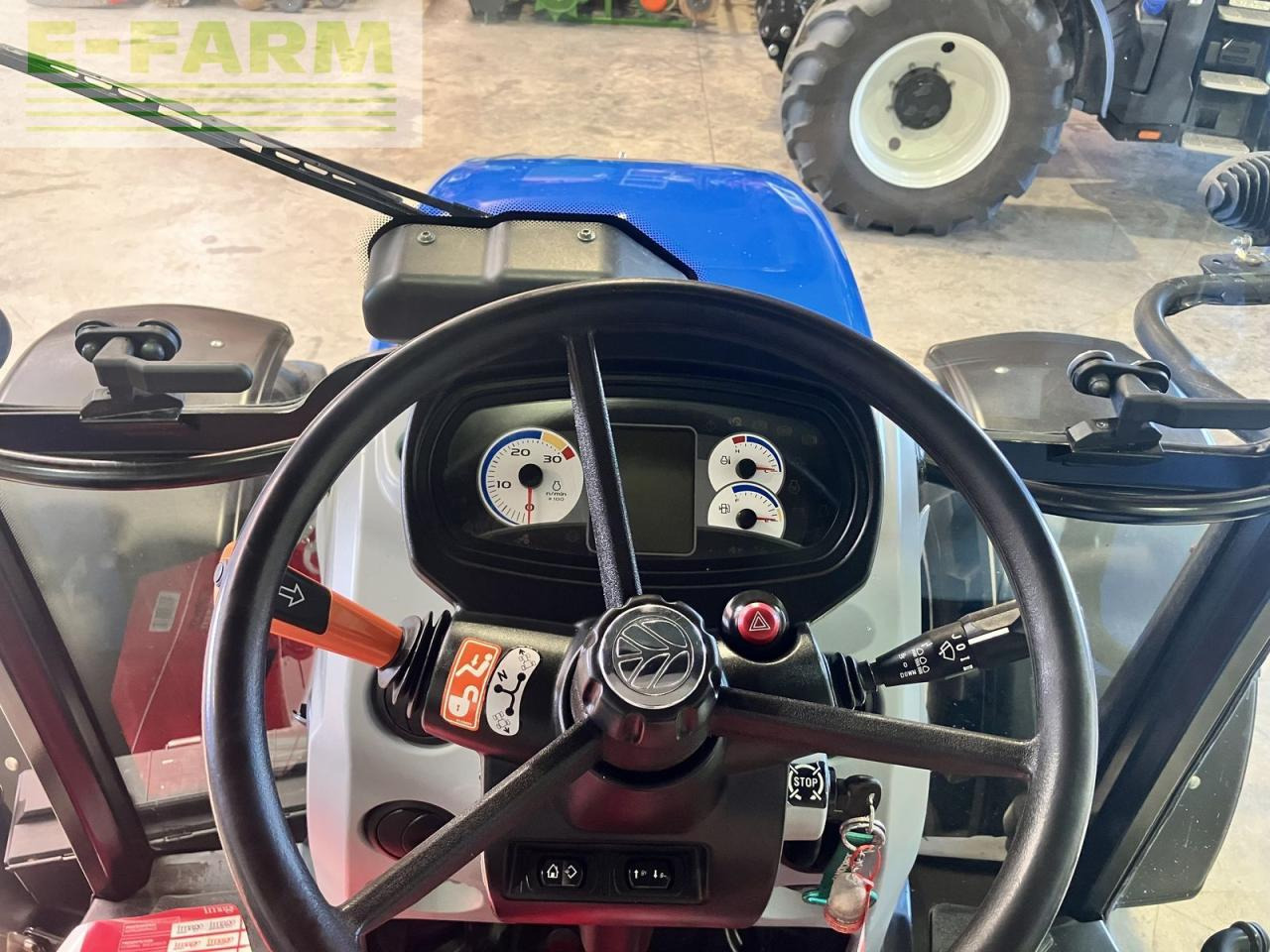 Traktors New Holland t5.115 electro command: foto 18