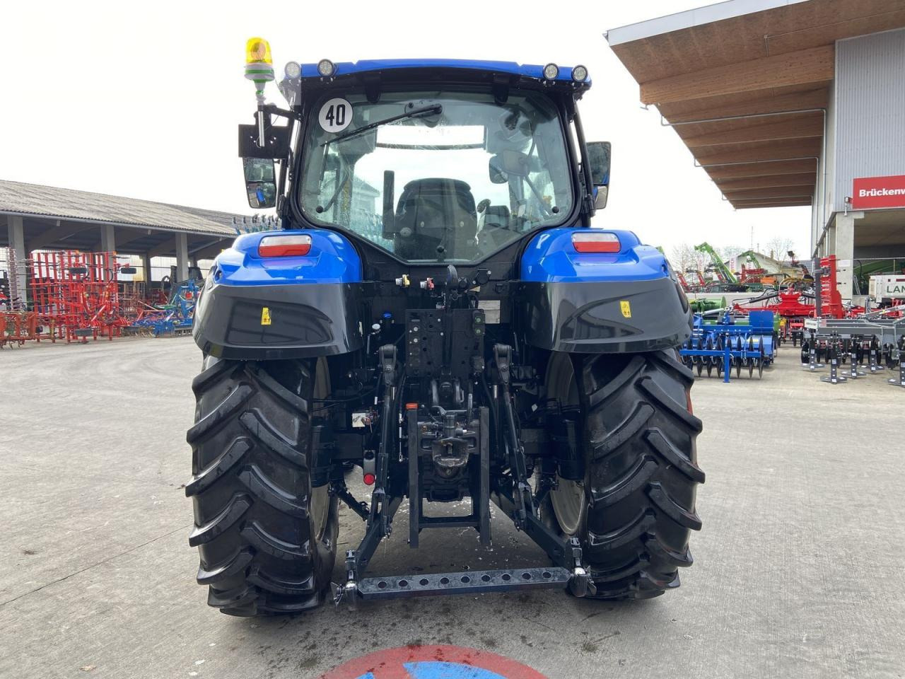 Traktors New Holland t5.120 dynamic command (stage v): foto 6