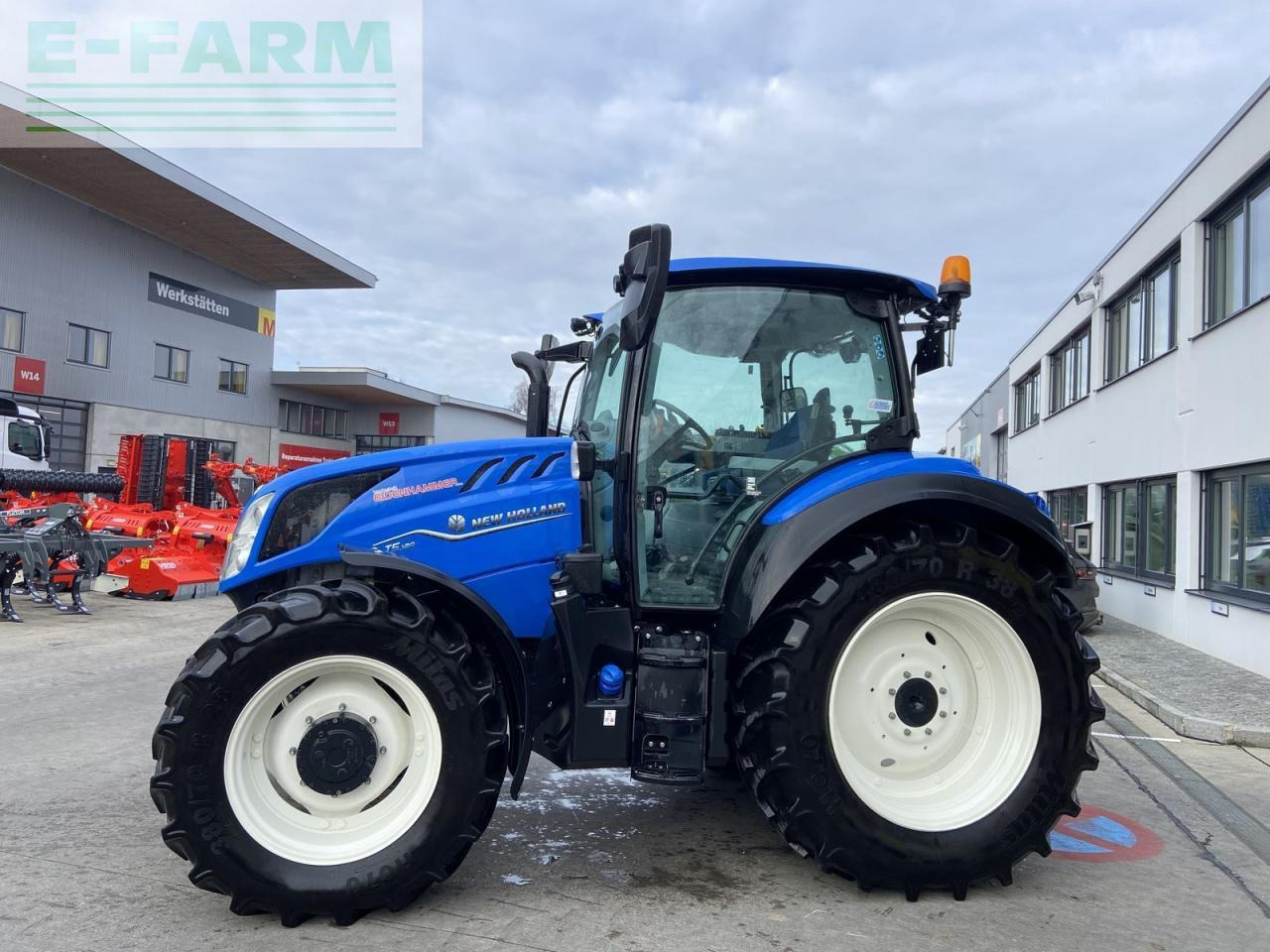 Traktors New Holland t5.120 dynamic command (stage v): foto 9